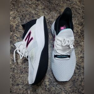 New Balance Women's Fresh Foam Roav V1 Running Shoe, White/Black/Surf 8.5